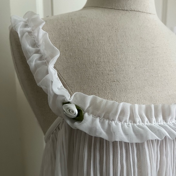 Victoria's Secret White Pleated Dress - Picture 4 of 7